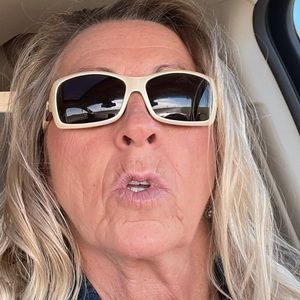 Meet your Posher, Becky